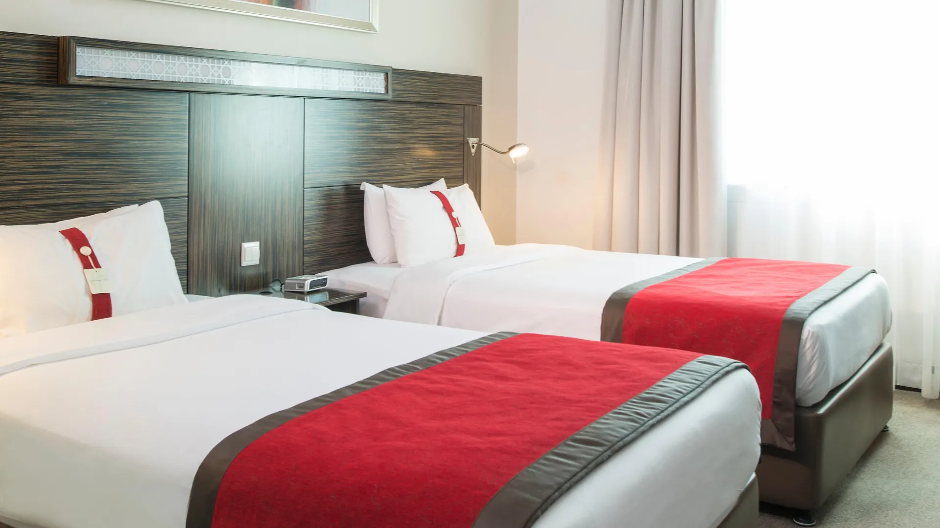 Hotel Holiday Inn Express Dubai Internet City By Ihg