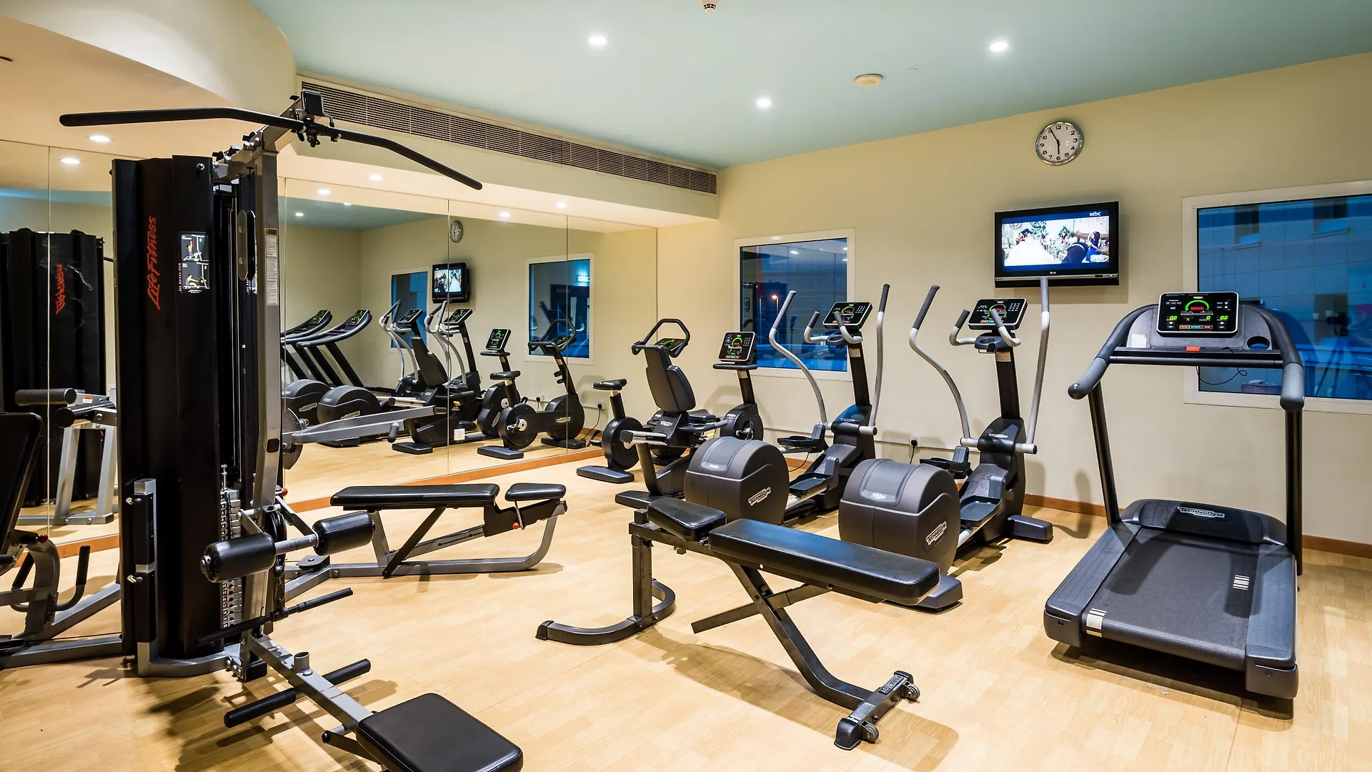 Holiday Inn Express Dubai Internet City By Ihg Hotel