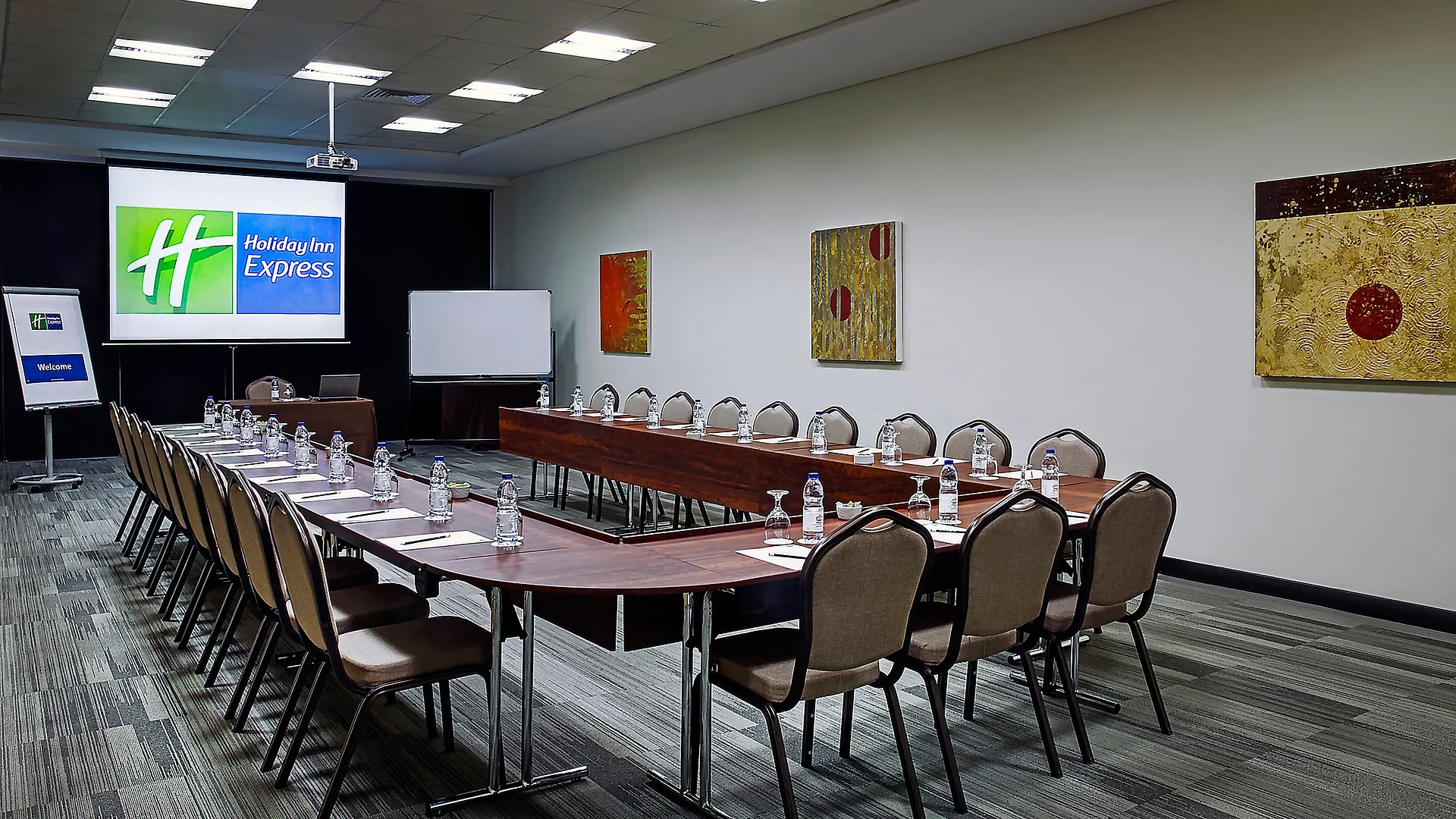 Holiday Inn Express Dubai Internet City By Ihg