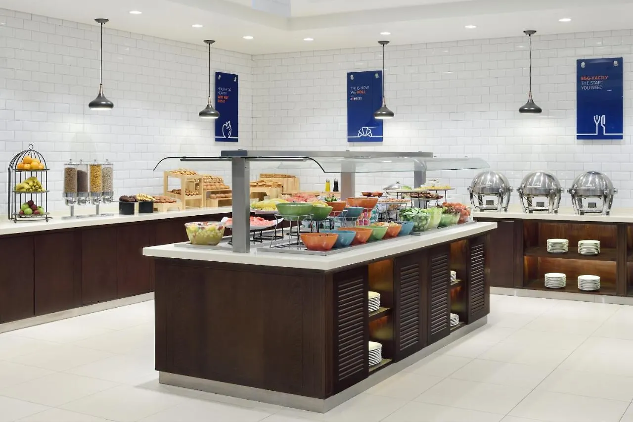 Hotel Holiday Inn Express Dubai Internet City By Ihg