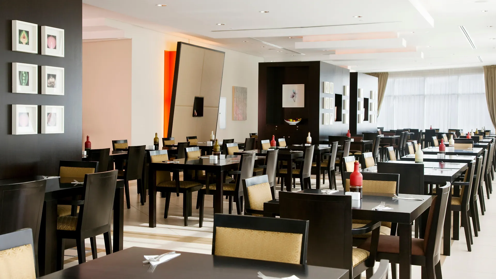 *** Hotel Holiday Inn Express Dubai Internet City By Ihg United Arab Emirates